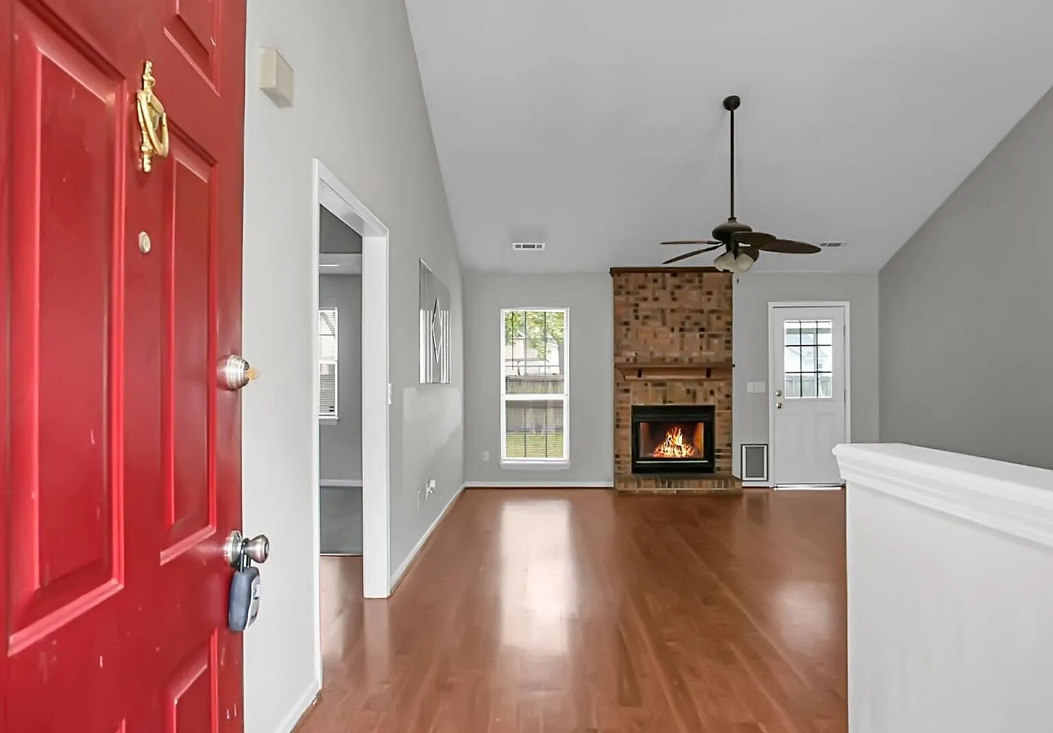4 bed, 2.0 bath, 1947 sqft, $2,600 — Photo 4