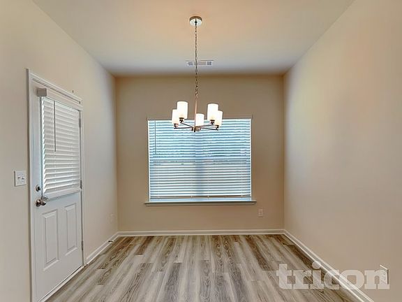 4th image of 299 Limestone Cir