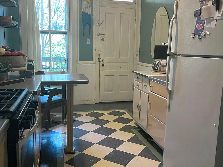 2256 W Grand Ave #2 — Photo 11