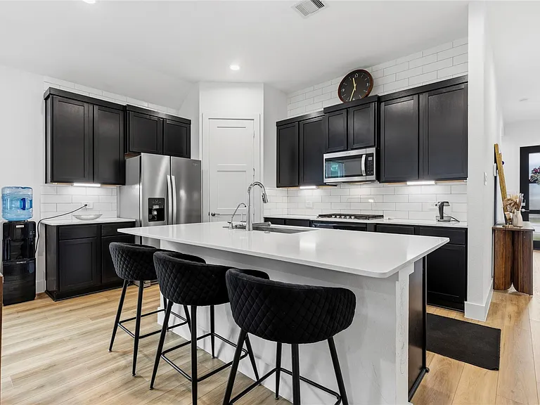 318 Springfield Terrace Dr — Photo 4