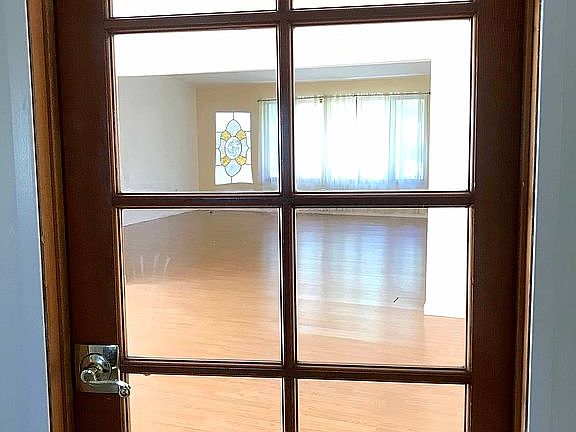 4th image of 20808 Clark St