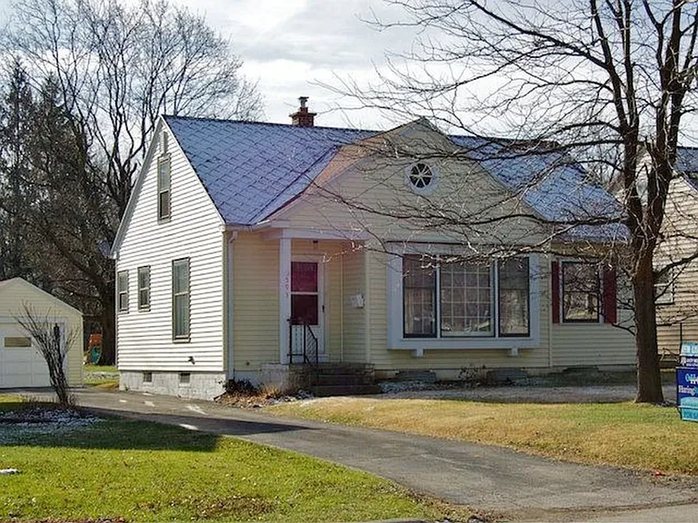 593 Cline Ave — Photo 1