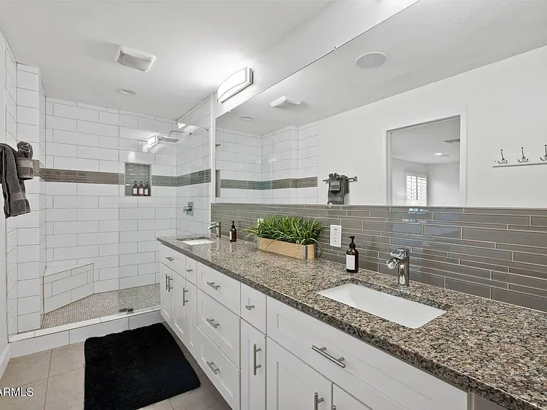 8336 E Sells Dr — Photo 15
