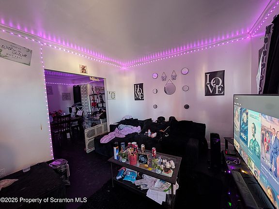 2nd image of 623 Crown Ave
