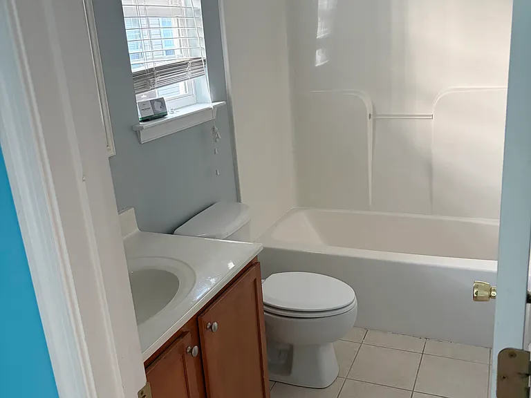 838 23rd St #B — Photo 30