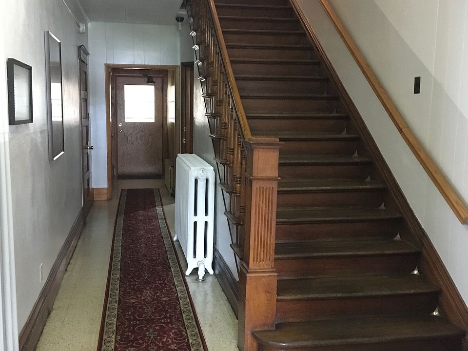 2nd image of 401 Main St N