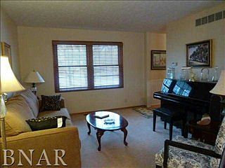 3rd image of 3404 Fountain Lake Dr