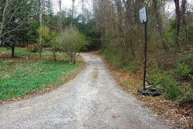 2nd image of 12 Oak Lodge Rd