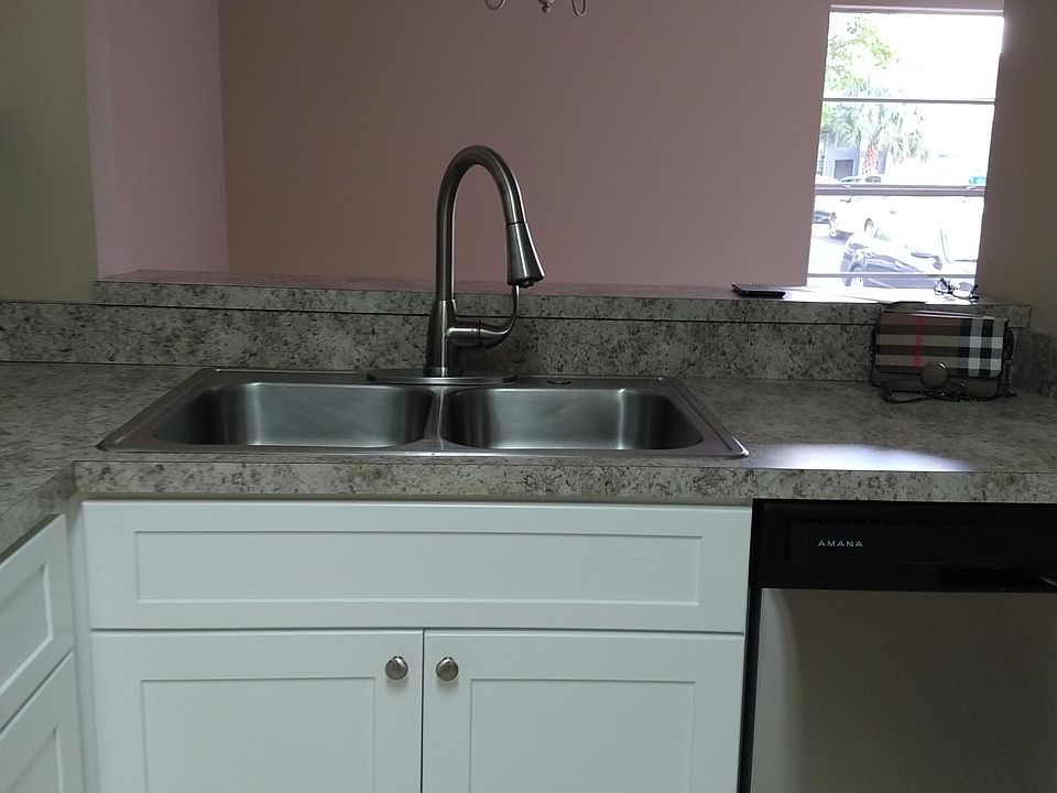 1st image of 501 Northlake Dr
