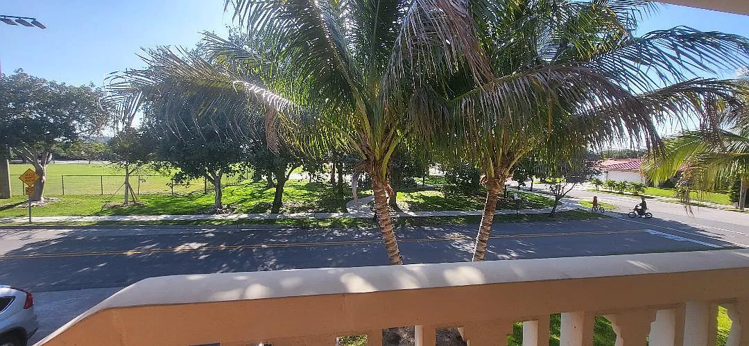 2 bed, 1.0 bath, 4963 sqft, $2,000 — Photo 3