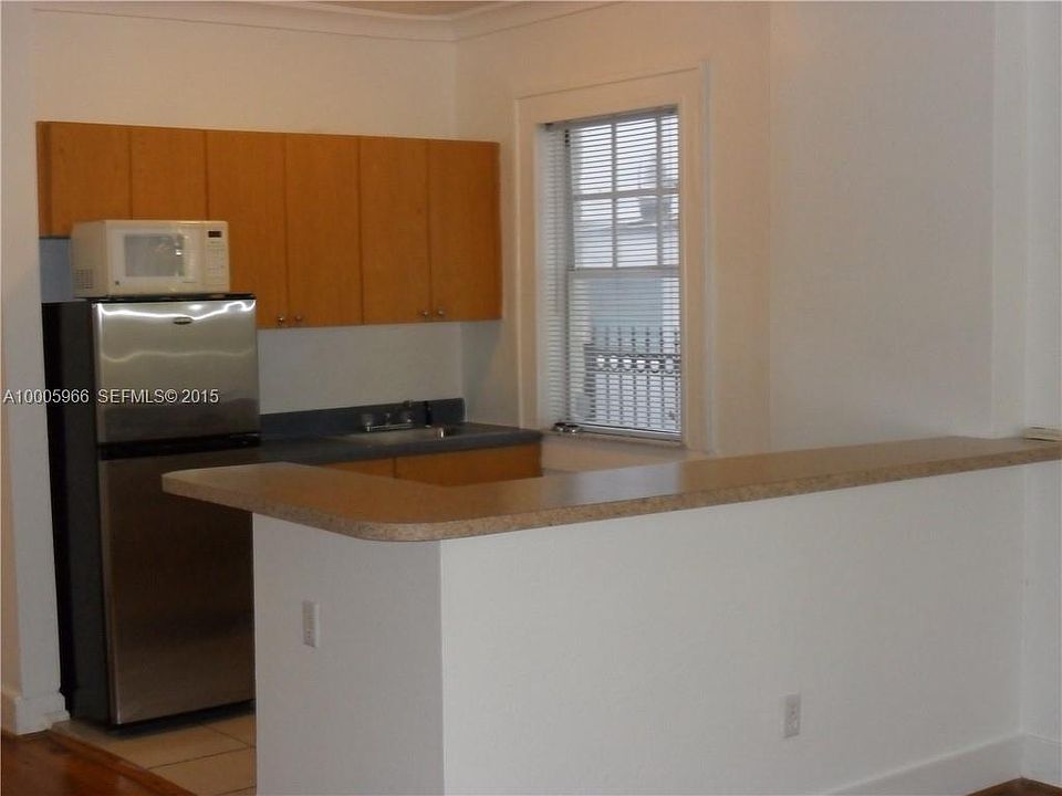 1st image of 1611 Michigan Ave APT 9