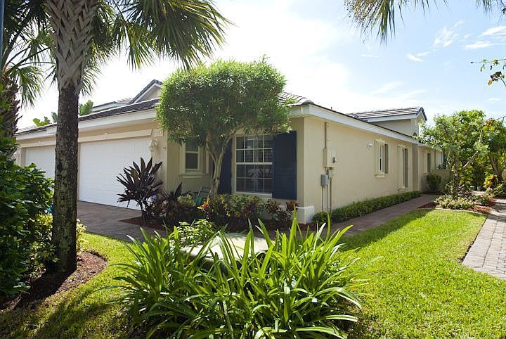 1st image of 441 Moray Pl