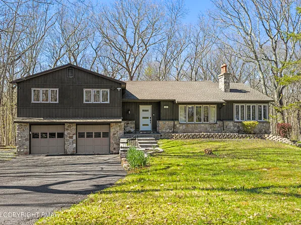 109 Luton Ct, Bushkill, PA 18324