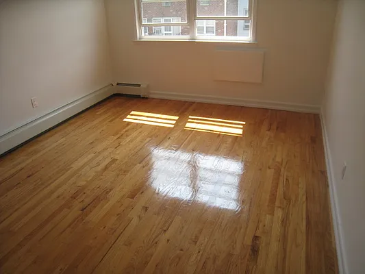 Rented by Alexiou Realty | media 2