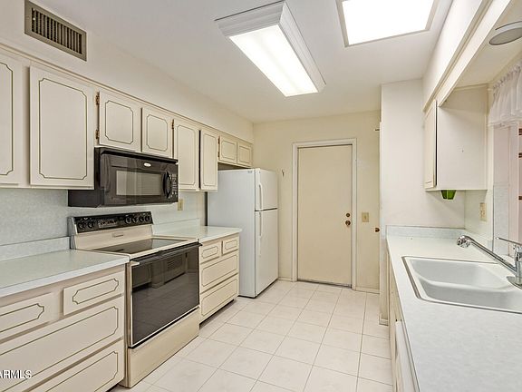 4th image of 9523 W CEDAR HILL Circle