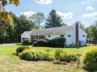 9 Eton St, Melville, NY 11747