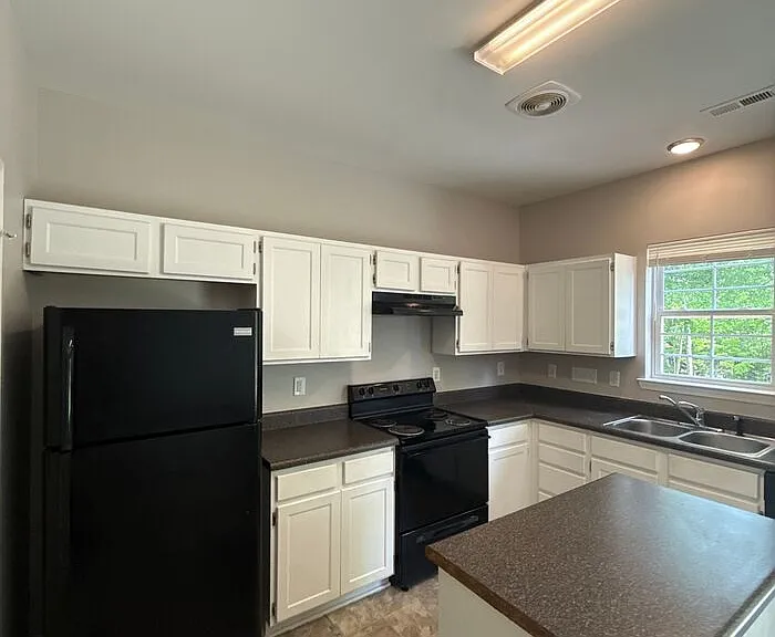 1207 Joannas Ct — Photo 7