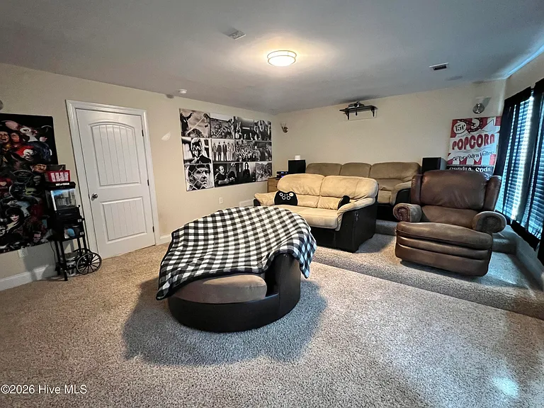 327 Clearwater Ln — Photo 40