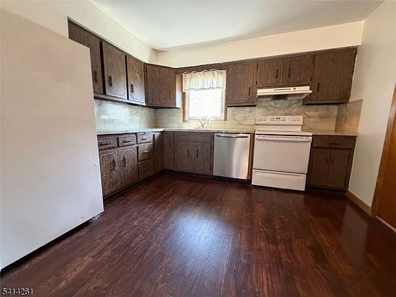 5th image of 79 Hunter St