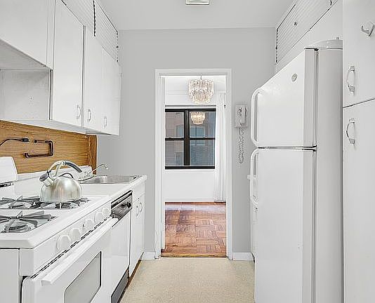 5th image of 50 Sutton Pl S APT 8K