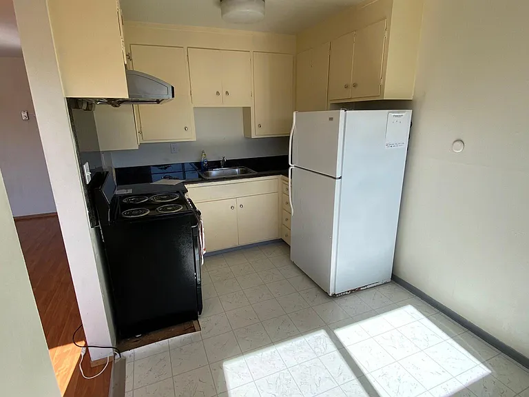 1528 Oxford St #3 — Photo 10