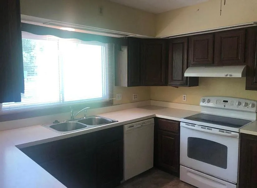 4 bed, 2185 sqft, $2,250 — Photo 4