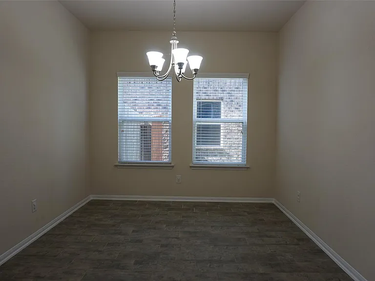 10615 Chestnut St — Photo 4