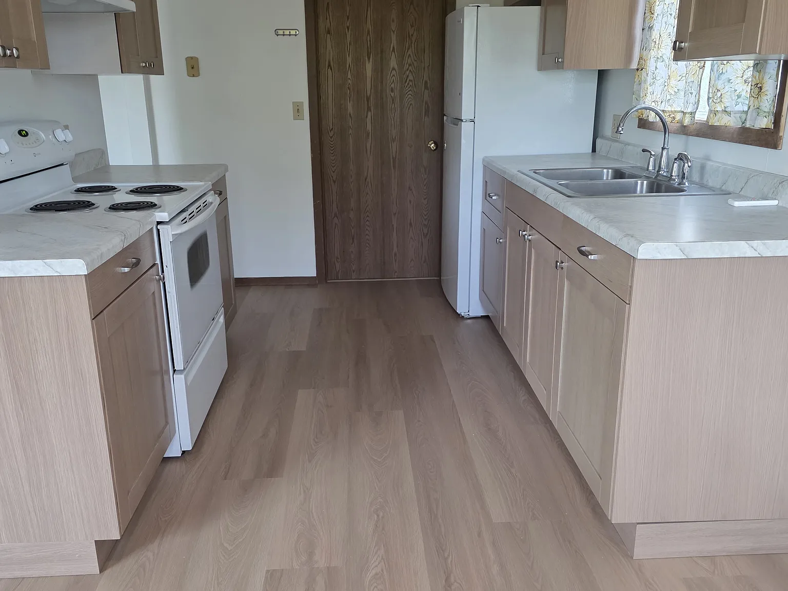 510 W Daisy Pl — Photo 3