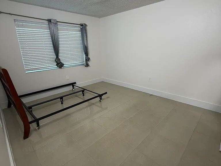 10300 SW 24th St #D15 — Photo 7
