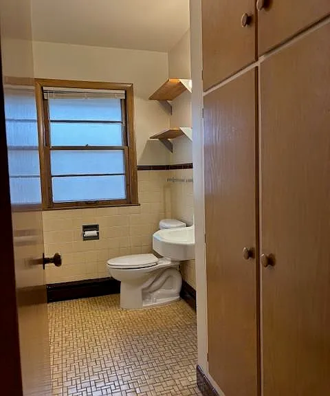 921 Haywood Dr — Photo 7