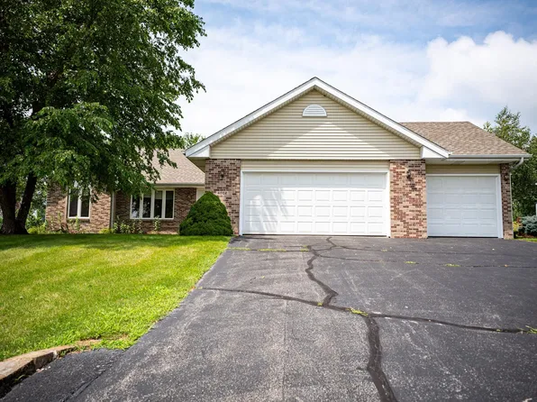 4002 Westlake Village Dr, Winnebago, IL 61088