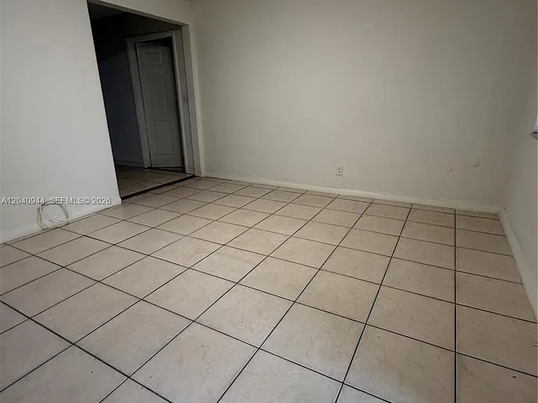 300 SW 9th Ave #A — Photo 5