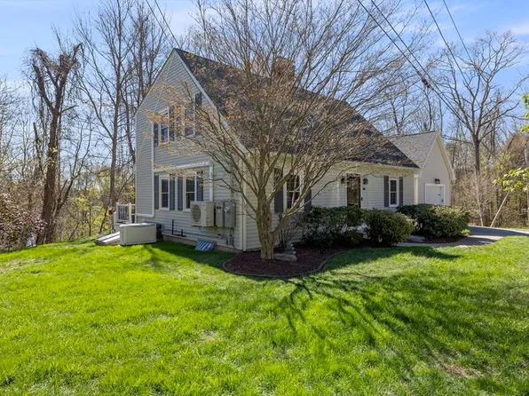 4 Avalon Pl, West Brookfield, MA 01585