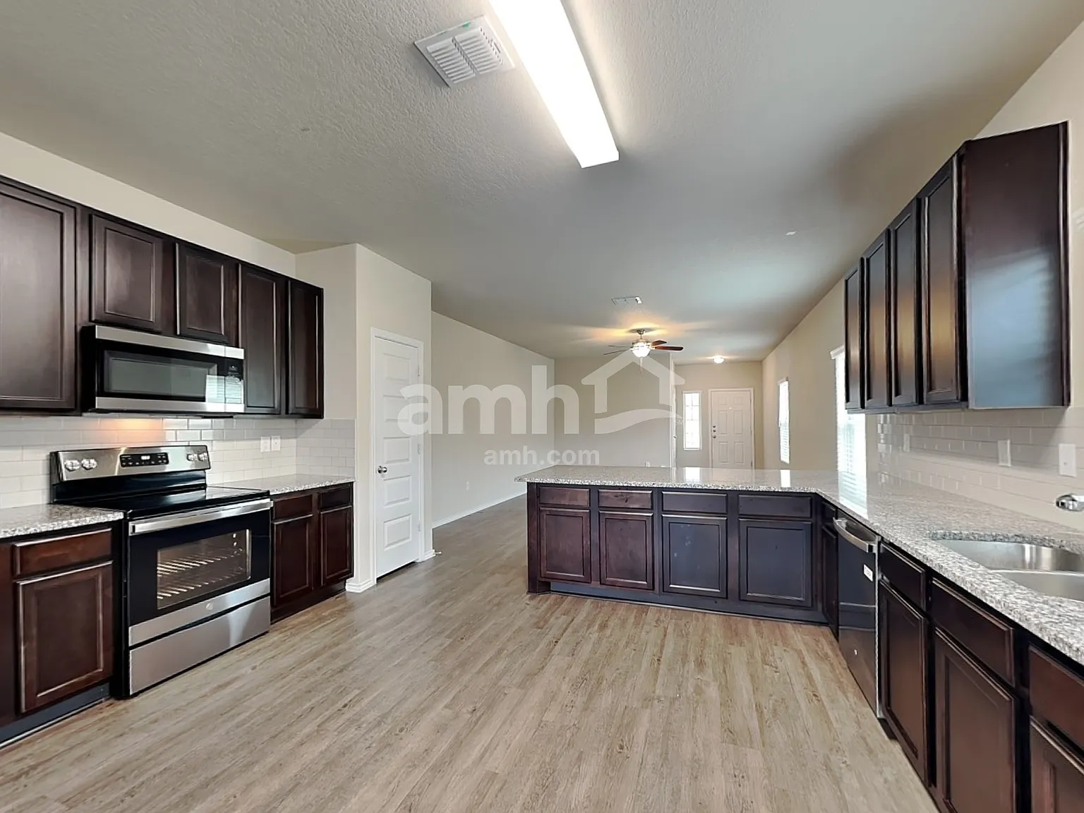 4 bed, 2.5 bath, 2754 sqft, $2,045 — Photo 3