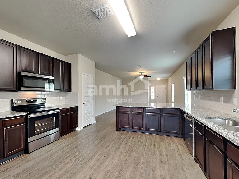 719 Red Barn Bnd — Photo 3