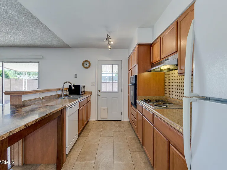 1623 E Del Rio Dr — Photo 3