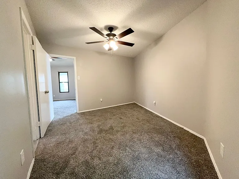 205 W Woodruff — Photo 12