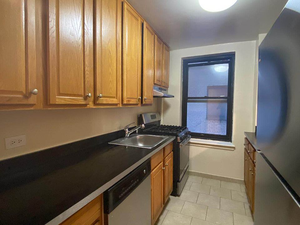 2nd image of 83-11 118th St Unit 5C