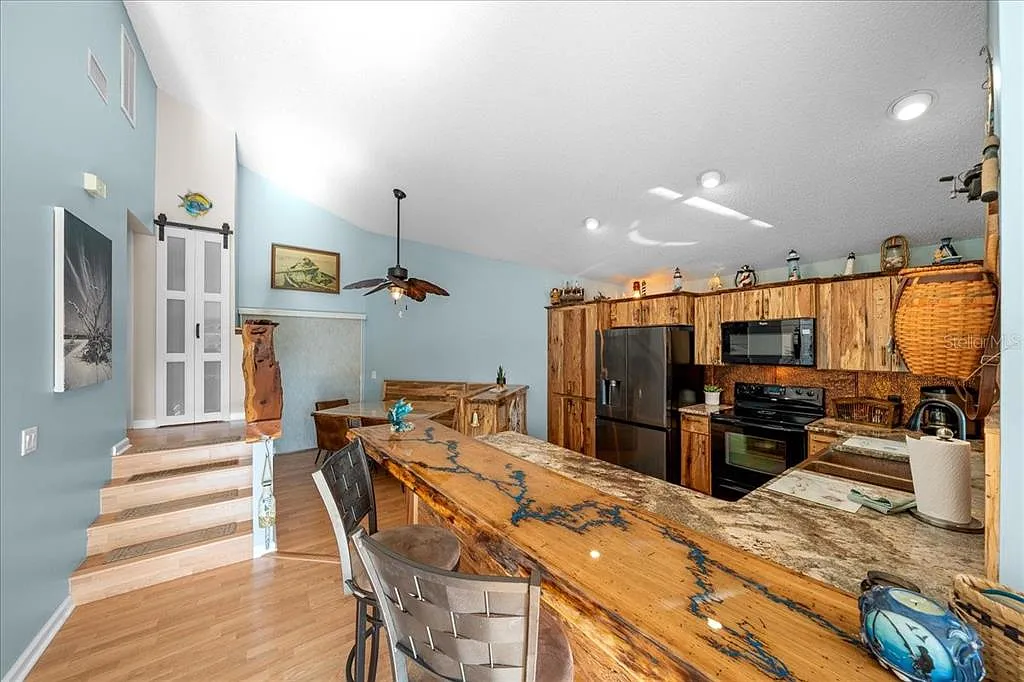 2 bed, 2.0 bath, 1310 sqft, $3,500 — Photo 4