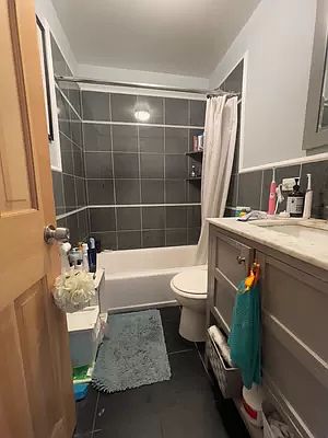 3rd image of 128 Thompson St #22