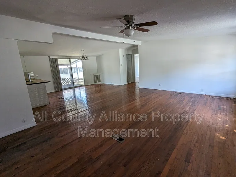 3 bed, 2.0 bath, 1456 sqft, $1,800 — Photo 4