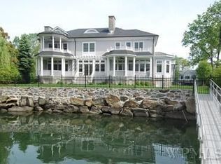 12 Old Colony Dr, Larchmont, NY 10538