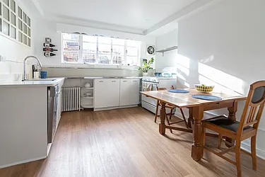 118 Noble Street, #1