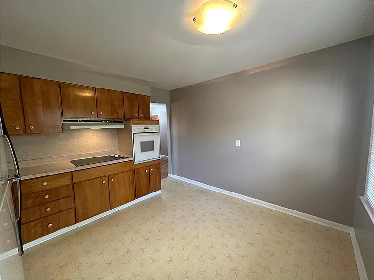 273 West Ave — Photo 15