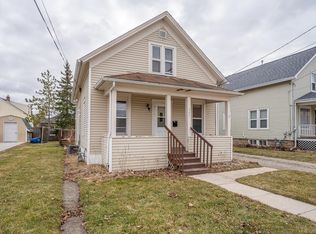 949 W 6th Ave, Oshkosh, WI 54902