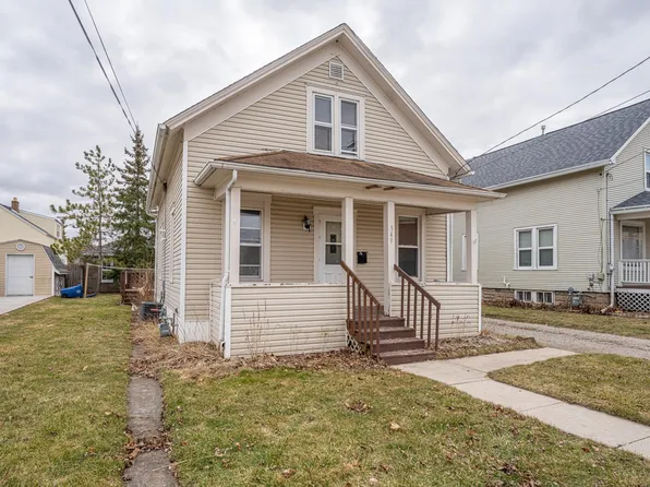 949 W 6th Ave, Oshkosh, WI 54902