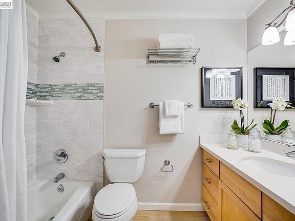 5th image of 1458 Hudson St APT 107