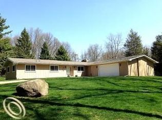 11363 Toma Rd, Pinckney, MI 48169