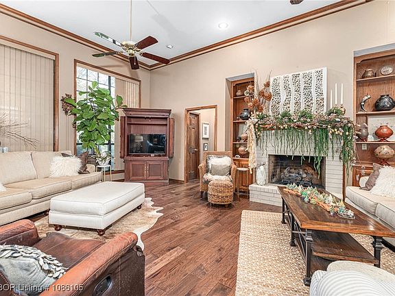 5th image of 2105 Massard Rd