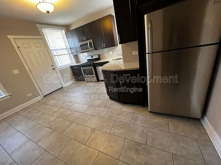6031 S Eberhart Ave #2 — Photo 3